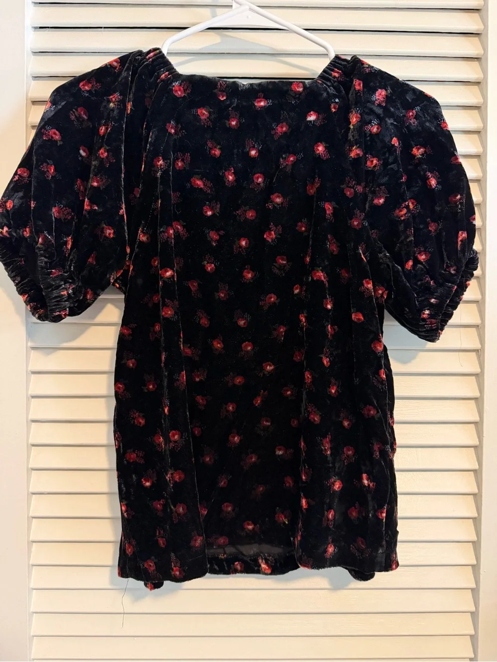 LOFT Black Velvet Puff-Sleeve Rose Print Top